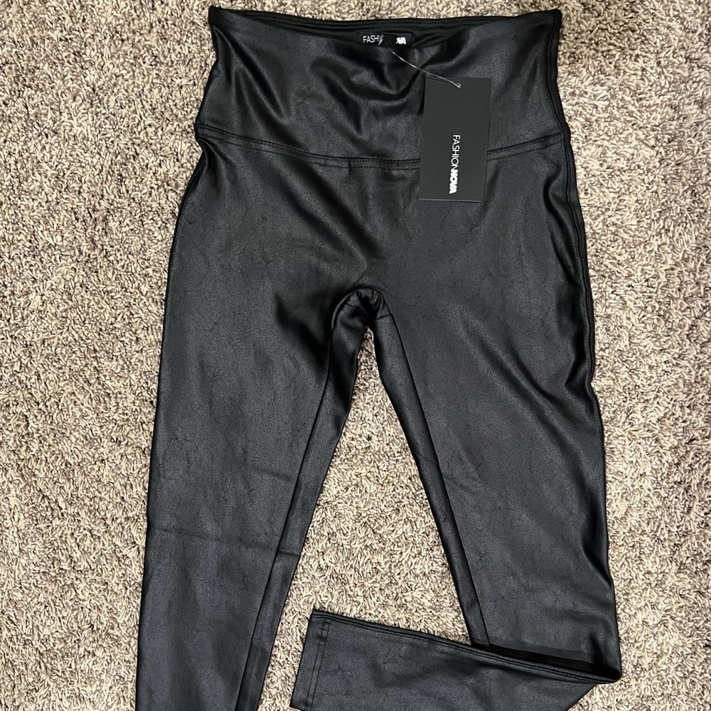 Fashion Nova small black leggings